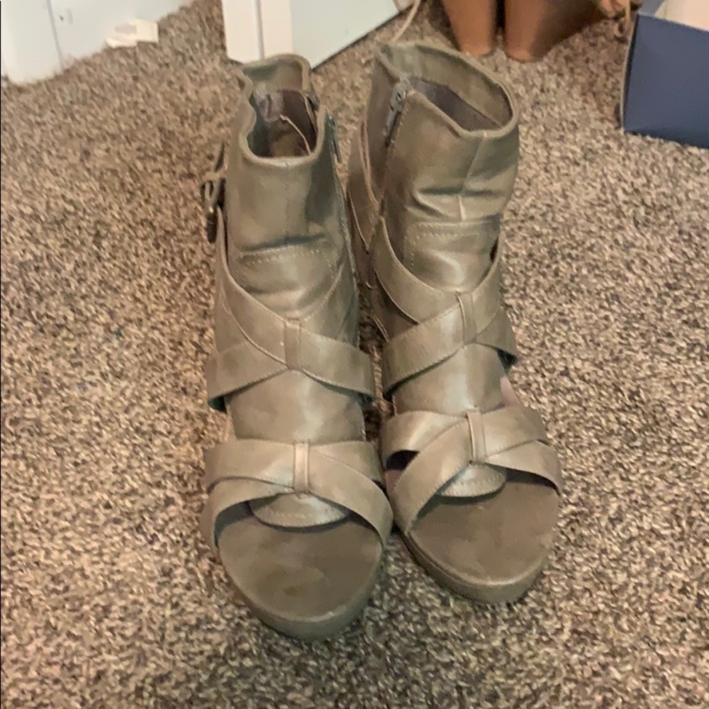 Zip up booties